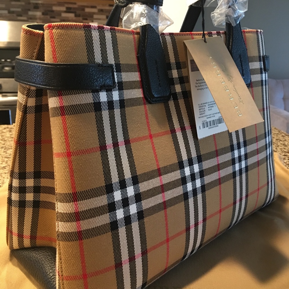 Burberry Medium Vintage Banner NWT